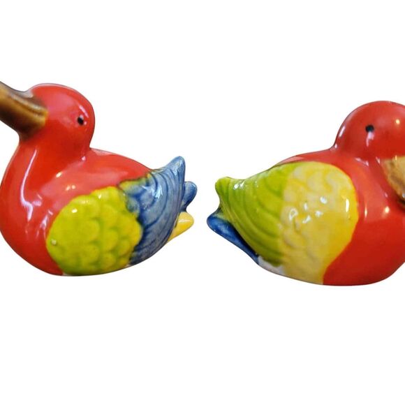 Vintage Japan Mini Salt & Pepper Shakers Colorful Birds Wood Corks - Picture 1 of 6